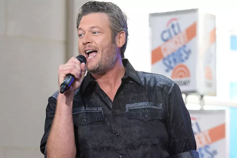 Blake Shelton Performs at 2017 People’s Choice Awards